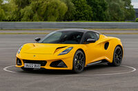 「エリーゼ」「エキシージ」「エヴォーラ」のあとを受けてロータスの新世代商品群第1弾として登場した「エミーラ」。