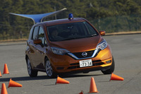第389回:ブレーキペダルはもう不要!?「日産ノートe-POWER」で、ワンペダルジムカーナに挑戦