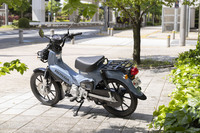 価格は40万1500円。原付二種モデルよりはやや安いものの、旧来の「クロスカブ50」より9万3500円も高くなってしまった点も留意すべきだろう。