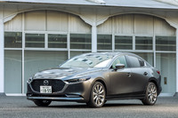 発売以来、初の商品改良を受けた「マツダ3」。その内容は、制御技術のアップデートによる運動性能や動的質感の向上が主となっている。