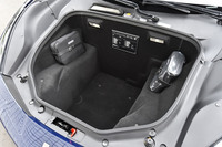 「488スパイダー」のラゲッジスペースはフロント側。230リッターの容量が確保されている。