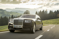 「エクステンデッド ホイールベース」と名付けられたロングボディー仕様の全長は5982mmで、ホイールベースは3772mm。