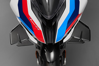 BMWが二輪初のMモデル「M1000RR」を発表 レースでの使用も想定したスーパースポーツモデルの画像