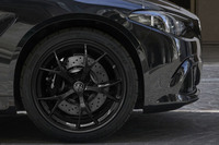 19インチ軽量アルミホイールやブラックのブレーキキャリパーが採用される。