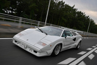 かつての清水氏が「半分だけ所有していた」という「カウンタック25thアニバーサリー」。(写真:池之平昌信)