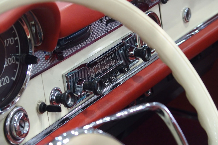 メルセデス・ベンツ230SL(1967年)