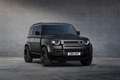 ダークなエクステリアカラーをまとった「ランドローバー・ディフェンダー」の特別仕様車が登場