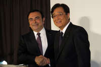 5月に行われた、日産と三菱の資本提携の発表会の様子。10月には三菱が正式にルノー・日産アライアンスの傘下に入り、トヨタやGM、フォルクスワーゲンと並ぶ“1000万台グループ”が誕生しました。