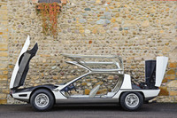 1967年に発表されたガルウイングドアのコンセプトカー「マルツァル」。ベルトーネのマルチェロ・ガンディーニがデザインを行った。