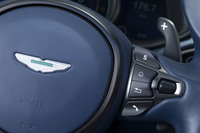 右側のステアリングスポークに備わる「S」のボタンを押すと、走行モードの切り替えが可能。モードはGT(標準)、スポーツ、スポーツプラスの全3種類。