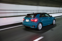 「Sライン」に用意されるボディーカラーは全8色。試乗車の「ティオマングリーン」を含む6色では、ルーフを黒で塗り分けるコントラストルーフも選択できる。