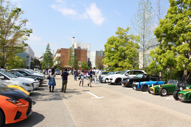 天候にも恵まれた「モーニングクルーズwith LEXUS」の会場。参加者がそれぞれに交流を楽しみ、3時間はあっという間に過ぎ去った。