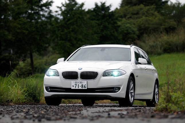 【スペック】全長×全幅×全高=4915×1860×1490mm/ホイールベース=2970mm/車重=1880kg/駆動方式=FR/2.5リッター直6DOHC24バルブ(204ps/6300rpm、25.5kgm/2750-3000rpm)/価格=640万円(テスト車=714万3000円/Hi-Lineパッケージ(ダコダレザーインテリア+フロントシートヒーティング+電動フロントシート)=39万円/オートマチックテールゲートオペレーション=8万1000円/電動パノラマガラスサンルーフ=21万5000円/ラゲージコンパートメントパッケージ=5万7000円)