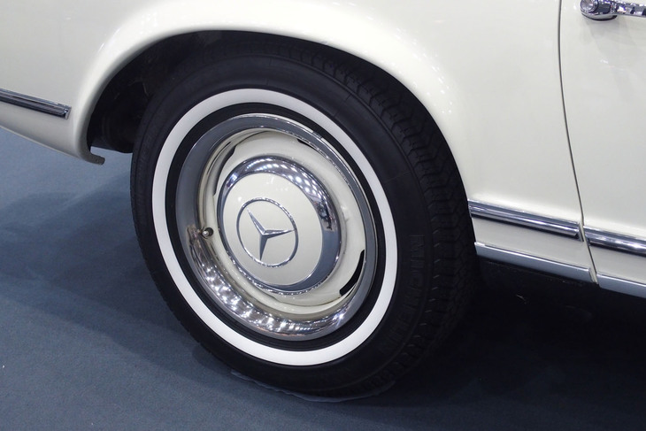 メルセデス・ベンツ230SL(1967年)
