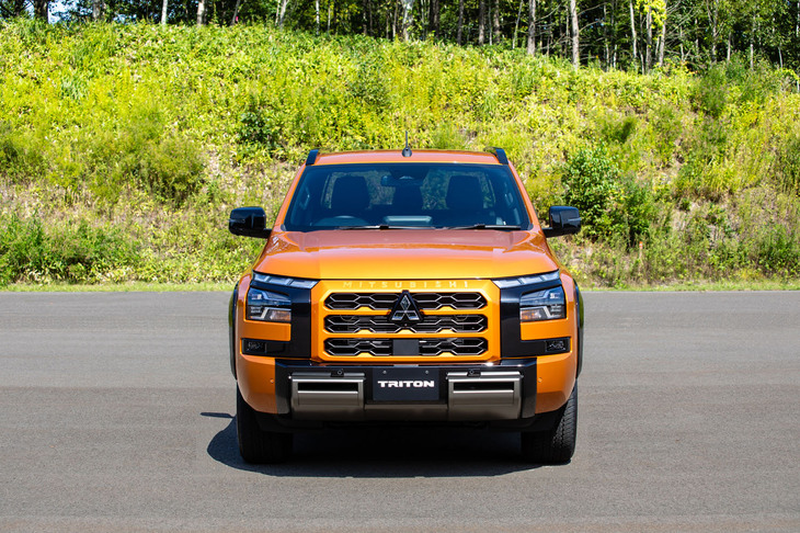 三菱トライトンGSR(フロントビュー)