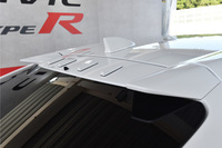 「ハッチバック」と「タイプR」には、シャークフィン型のルーフアンテナが装備される(写真はタイプRのもの)。