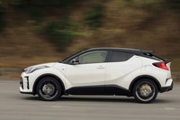 最低地上高は標準モデルと同じ140mm。型式指定化することでディーラーの負担軽減を図っている。