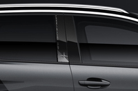 7人乗りSUV「プジョー5008」に装備充実の特別仕様車の画像