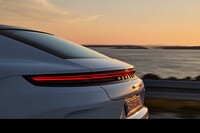 ポルシェが新世代「パナメーラ」の「4 Eハイブリッド/4S Eハイブリッド」を発表の画像