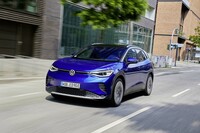 リアアクスルに積まれる駆動用モーターは最高出力204PS、最大トルク310N・mを発生する。