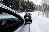 圧雪や凍結、ウエットなど、林道コースの路面は場所によって大きく異なり、試乗ではさまざまな状況におけるクルマの挙動を確かめることができた。