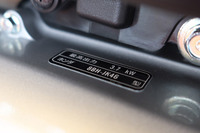 スペックのうえで新基準原付に適合する車両であることは、車体に装着されたプレートでも示される。写真は「ディオ110 Lite」のもの。