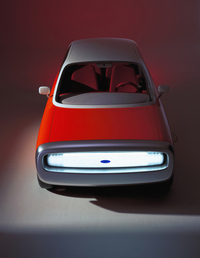 1999年東京モーターショーで公開された「フォード021C」(photo:Ford)