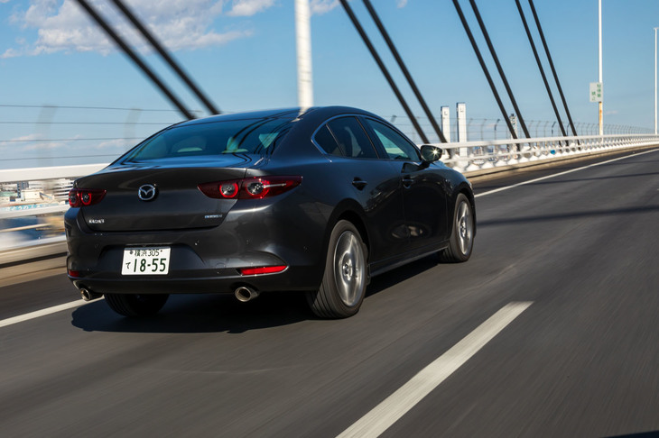 マツダは、今回の改良で実施した制御面でのアップデートに関して、既納車向けにも提供するサービスを検討しているという。