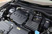 2リッター直4ディーゼルターボエンジン「TDI」は、最高出力193PS、最大トルク400N・mを発生。トランスミッションは7段DCTの「DSG」が組み合わされる。