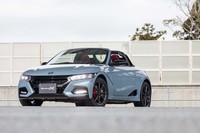 「ホンダS660モデューロX バージョンZ」は、ホンダアクセスの手になるコンプリートカー「S660モデューロX」をベースとする特別仕様車。2021年3月12日に発売された。