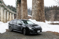 「ベクター4シーズンズGEN-3」は、悪路や泥濘(でいねい)路の走破性が高いM+Sタイヤとしても注目できる。タイヤの溝にはまった石などを走行中の遠心力で排出するセルフクリーニング機能も備わっている。