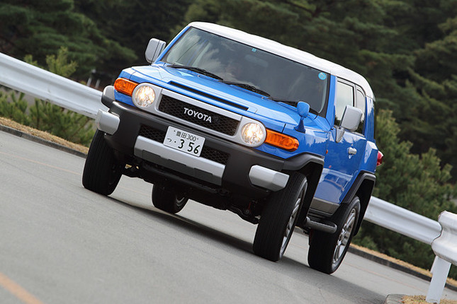 【スペック】全長×全幅×全高=4635×1905×1840mm/ホイールベース=2690mm/車重=1970kg/駆動方式=4WD/4リッターV6DOHC24バルブ(276ps/5600rpm、38.8kgm/4400rpm)/価格=324万円(テスト車=353万1900円)