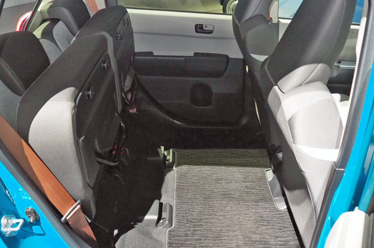 ホンダN-ONE e:(リアシート)