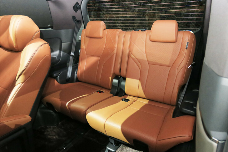 トヨタ・ヴェルファイアZプレミア(3列目シート)