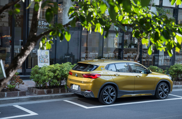 「X2」の全長は4375mm。狭い場所での取り回しや、都市部などでの縦列駐車も楽に行うことができる。