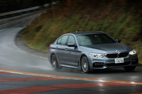 「Mスポーツ」には専用チューニングのサスペンションやブレーキが採用されており、他の仕様より運動性能が高められている。