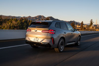 「20d xDrive Mスポーツ」はMスポーツサスペンションを装備。その名に恥じぬ乗り味ながら、最低地上高は他グレードと同じ216mmを確保している。