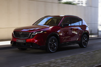 国内では2026年に発売される新型「マツダCX-5」。理想の燃焼を目指して開発中とされる「スカイアクティブZ」搭載車は2027年に登場予定だ。