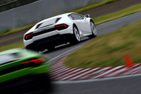 4WDモデルと比較して、サスペンションにはよりソフトなスプリングが与えられている。