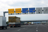 「A1」は料金所によって、イタリア版ETC「テレパス」や「カード用自動支払機」「収受員」の配列が違うのでヒヤヒヤする。