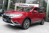 ガソリン車の「アウトランダー」。