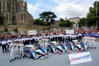 集合写真におさまるプジョーのワークスチーム。予選で上位を独占し、今年は決勝での表彰台独占も狙う。