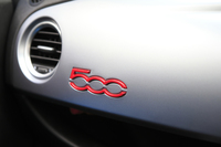 内外装の各所に施されている「500」のロゴ。