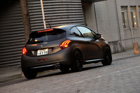 専用チューニングのサスペンションにより、全高は1460mmと、「GTi」より10mm低められている。