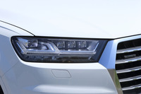 オプションの「マトリクスLEDヘッドライト」。先行車両や対向車、車速を元に、自動的に照射範囲を変える機能が備わる。