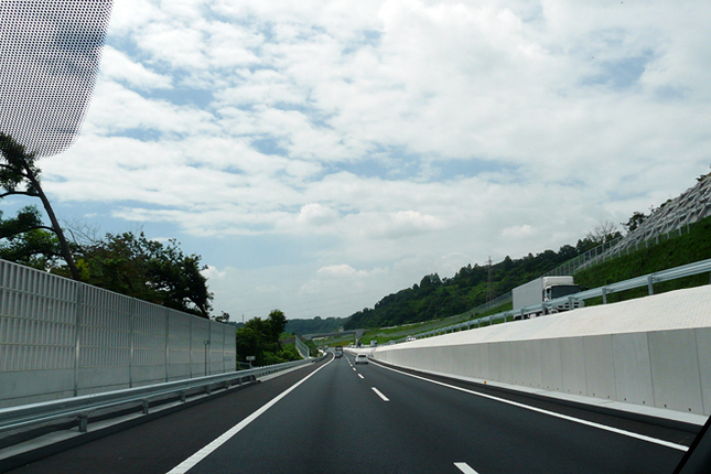 新しく開通した高尾山ICから相模原愛川IC間の道。