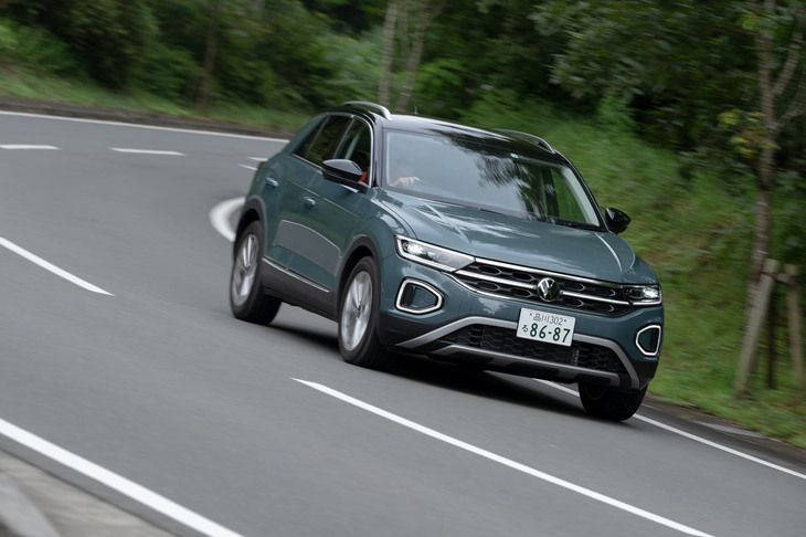 今回のマイナーチェンジでは、動力性能や動的質感に関する改良点はアナウンスされていないが、低速域における乗り心地などが、明らかに改善されていた。