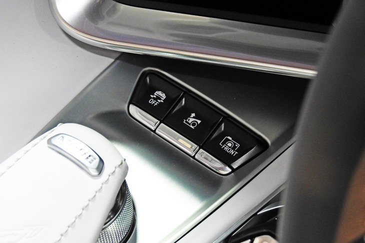 シボレー・コルベットE-Ray（センターコンソールのスイッチパネル）