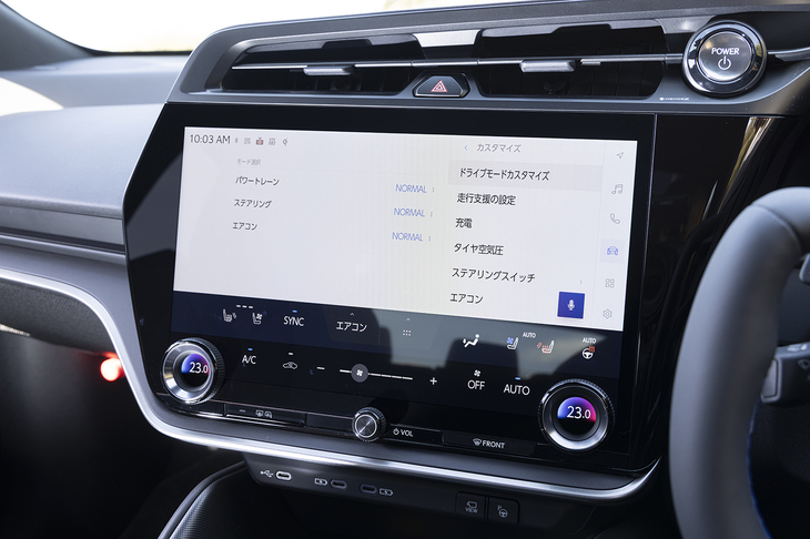 「カスタム」モードで個別にセッティングできるのはご覧の3項目。新しい「RZ」は乗り心地の進化が目覚ましいが、減衰力可変ダンパーの類いは使っていない。