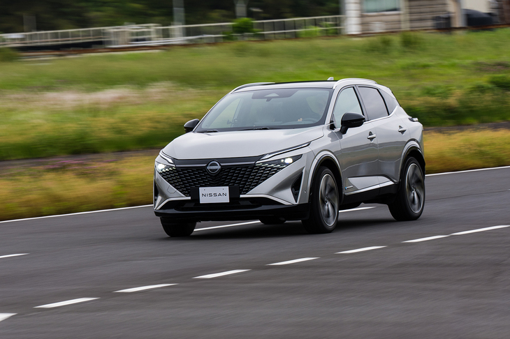 モーターとインバーター、減速機、発電機、増速機を一体化した「5-in-1」のドライブユニットを搭載。分かりやすいのは第2世代よりも振動や騒音が小さいだけでなく伝達効率もアップしている。